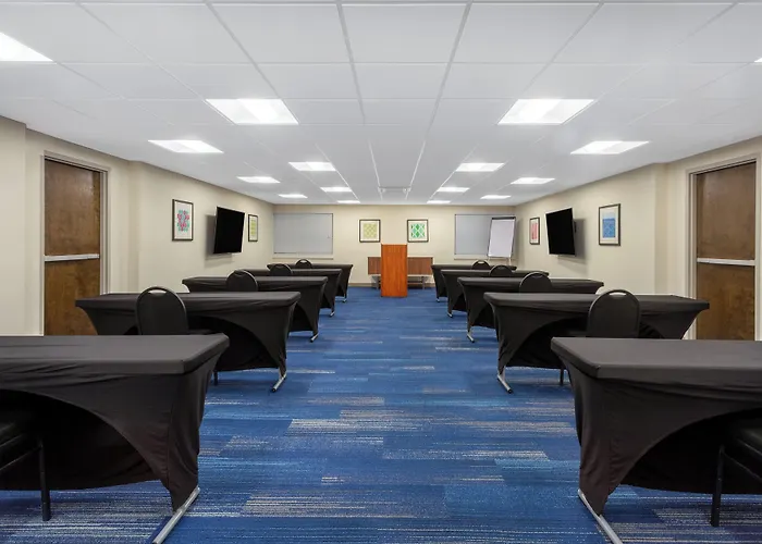 Holiday Inn Express Hotel & Suites Philadelphia - King Of Prussia By Ihg