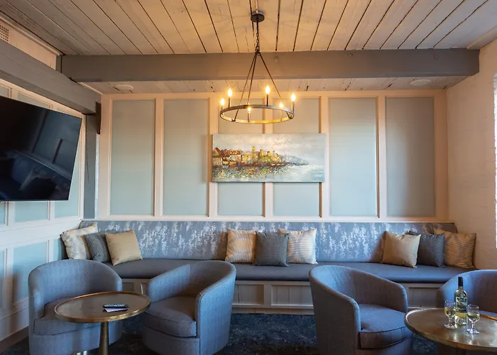 Olde Harbour Inn