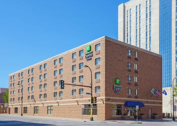 Holiday Inn Express Hotel & Suites Minneapolis-Downtown Convention Center By Ihg