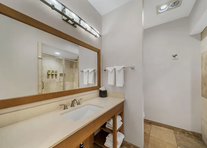 Best Western Plus Northwoods Inn