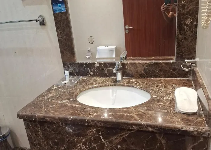 Meral Crown Hotel