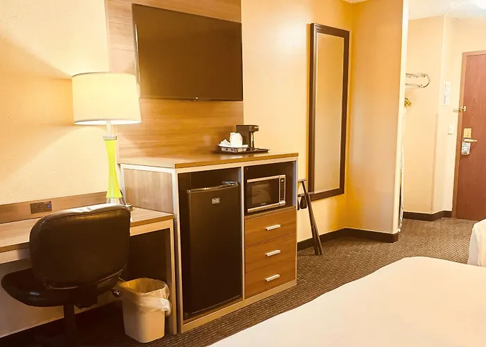 Super 8 By Wyndham St Charles