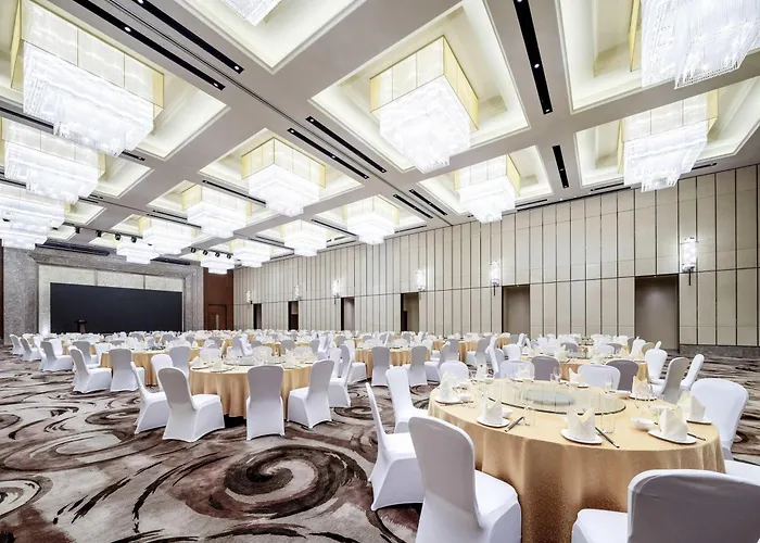 Pullman Oceanview Sanya Bay Resort & Spa