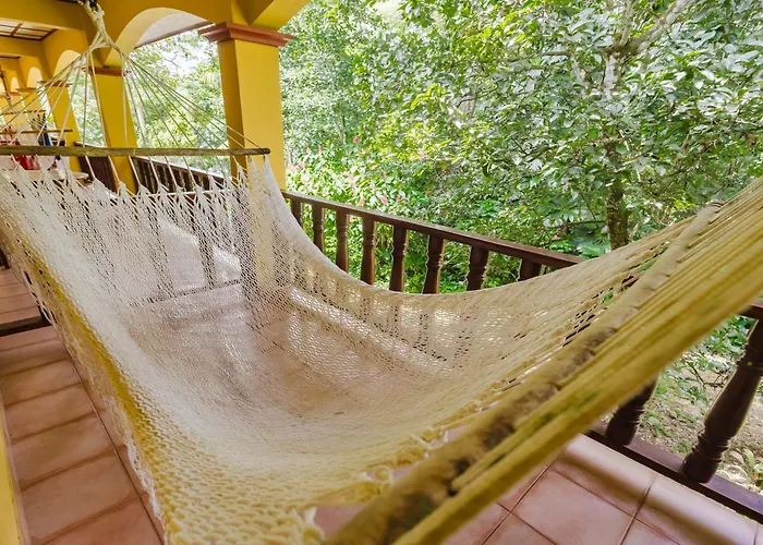 Hotel Tres Banderas
