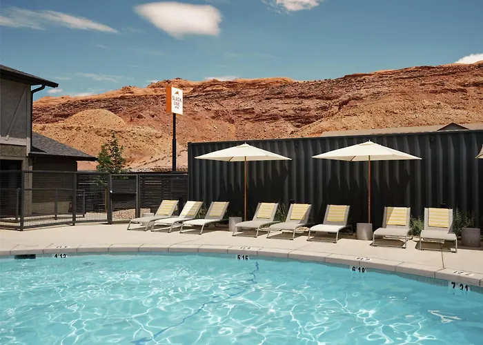 Slackline Moab, Outset Collection By Hilton