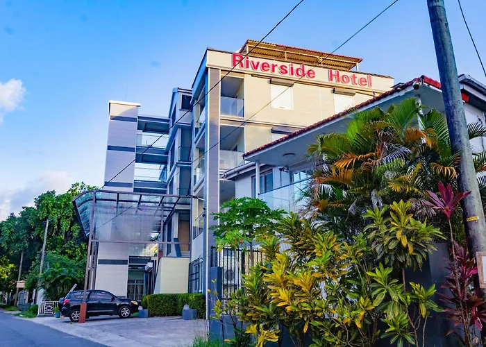 Riverside Hotel