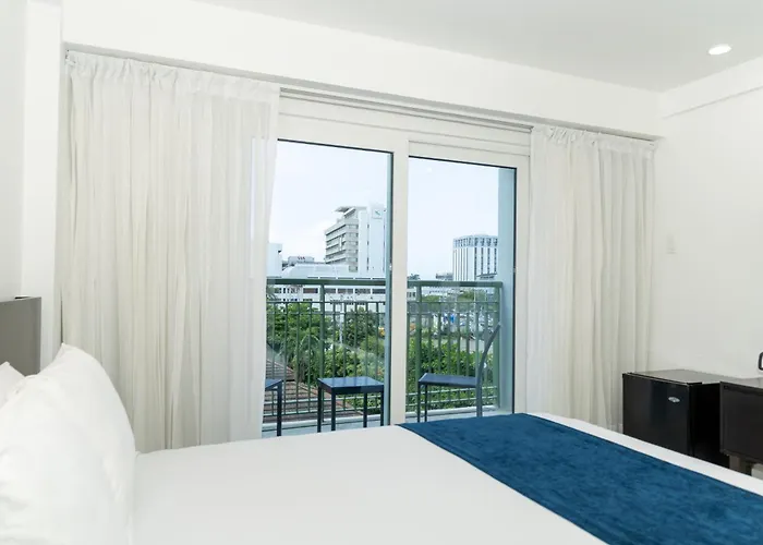R Hotel Kingston