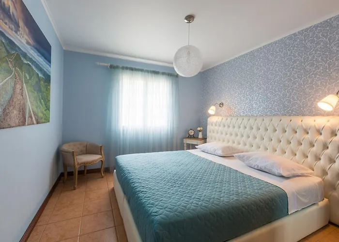 Azor Beach Lodge