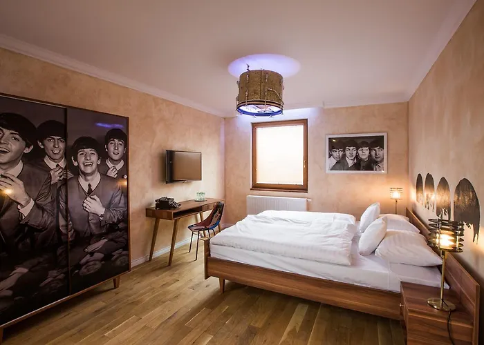 Retro Hotel Garage