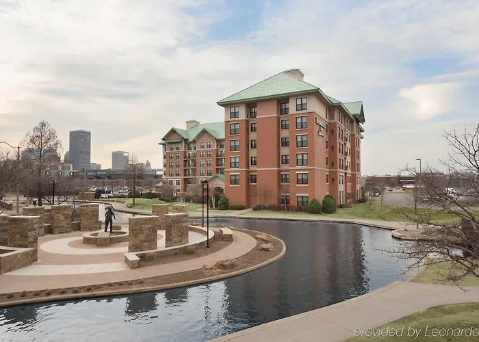 Oklahoma City Hotels with Tennis Court