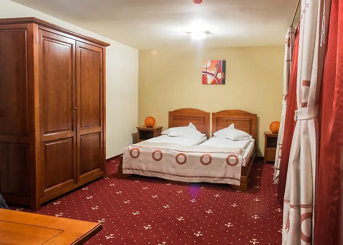 Red Hotel