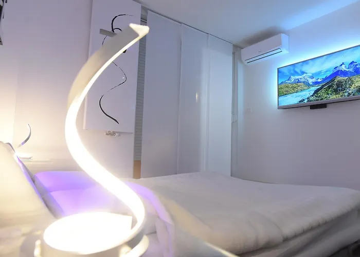 Apartment Wave -Luxury Massage Chair-Infrared Sauna, Free Reserved Leased Parking With Video Surveillance, Entry With Pin 0 - 24H, Free Cancellation 24 Hours Before Check In, Premium Pillows And Mattress