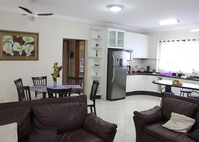 Apartamento em Meia Praia