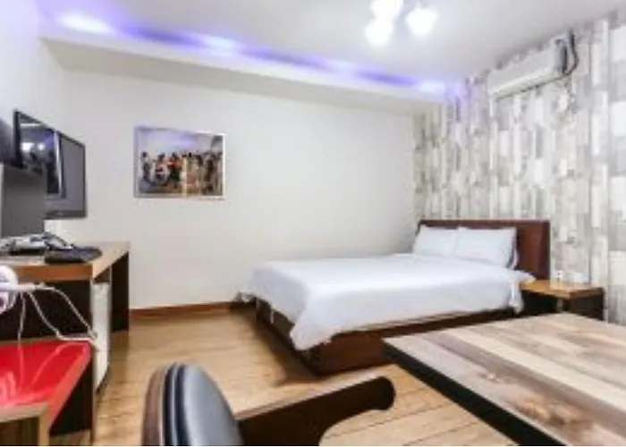 Crystal Motel