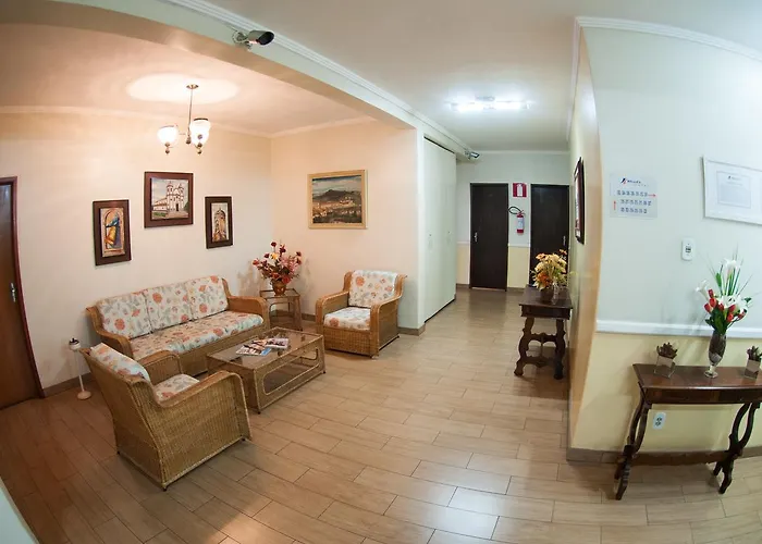 Rhud'S Hotel