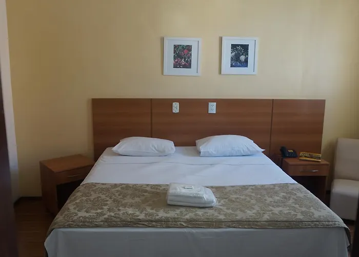 Rhud'S Hotel