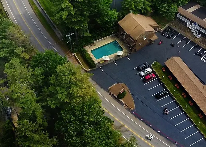 Birch Knoll Motel