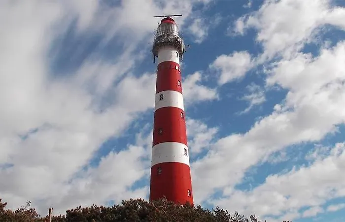 AMELAND-Appartementen  't STRANDHUYS en DE VUURTOREN, Verwarmd ZWEMBAD, eigen KEUKEN, Zonnig TERRAS nabij DORP, DUINEN en STRAND