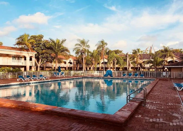 Pembroke Pines Hotels with Tennis Court