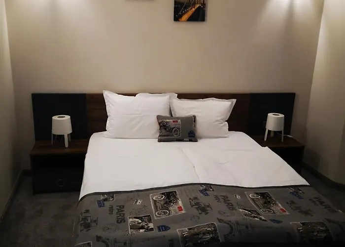 Family Hotel Novel City