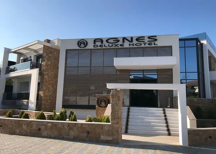 Agnes Deluxe Hotel