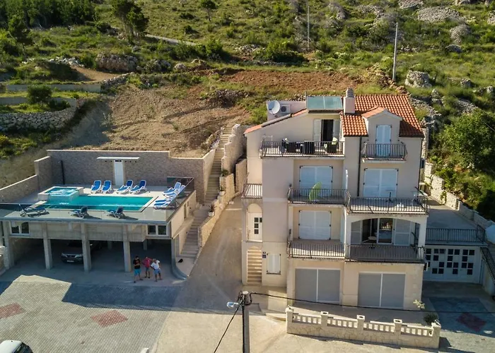 Apartments Pusic