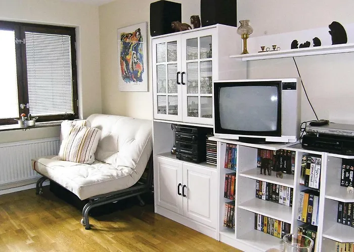 2 Bedroom Nice Apartment In Paulistroem