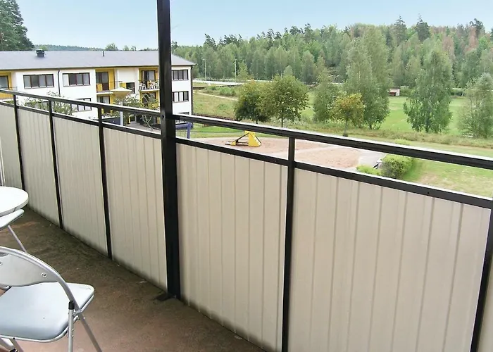 2 Bedroom Nice Apartment In Paulistroem