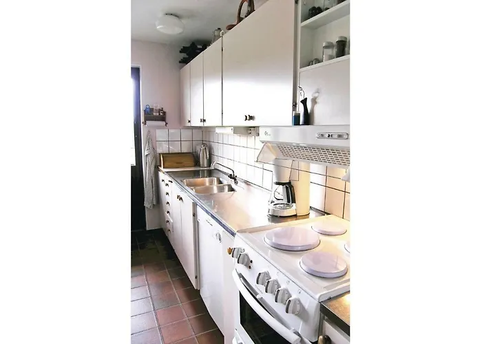2 Bedroom Nice Apartment In Paulistroem