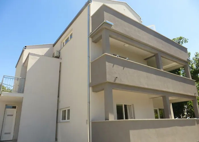 Luka Apartments
