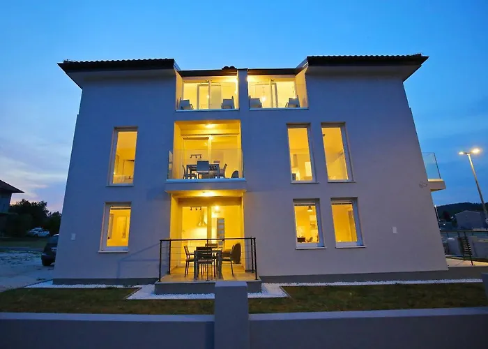 Apartments Villa Navi
