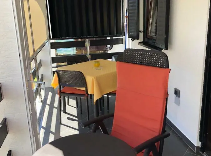 Bianco Apartment To Relax, Just 400 M From The Beach With Free Parking