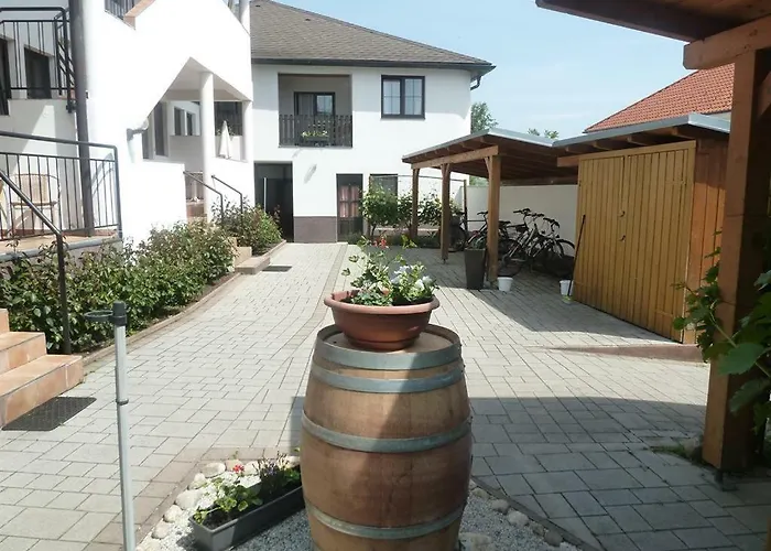 Ferienwohnungen&Weingut Kroiss Silvia