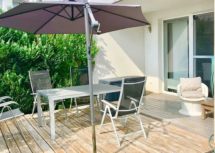 GARDEN Apartment PLUS private Beach