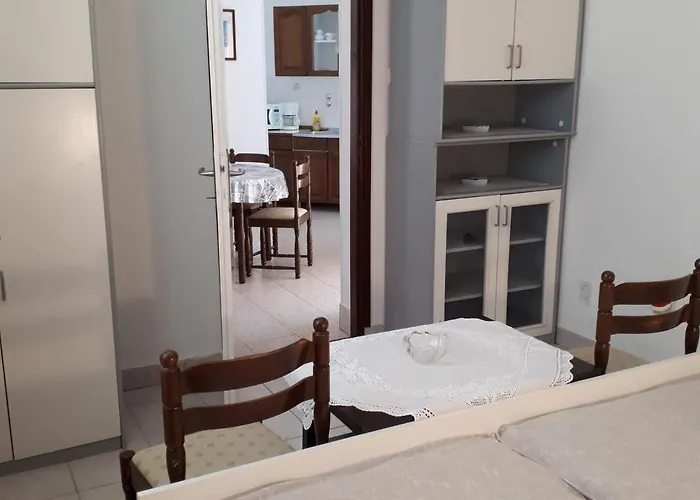 Apartments Rovis