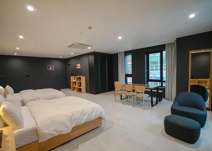 Mipo Oceanside Hotel