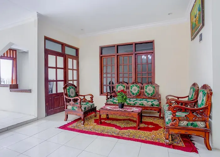 Oyo 3004 Penginapan Bromo Adi
